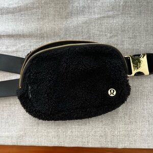Lululemon Black Sherpa Belt Bag
